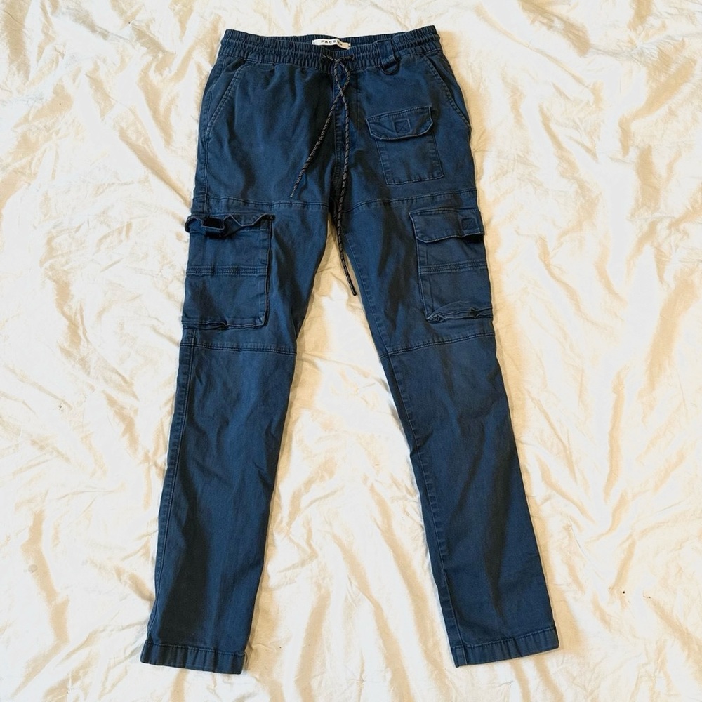 PERFECT CONDITION Cobalt blue Pacsun cargo pants.
28 waist.